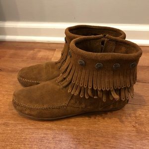 Minnetonka Women's Double-Fringe Side-Zip Boots